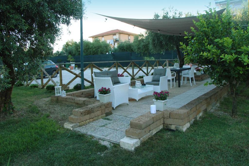 Pensione Degli Ulivi Porto SantʼElpidio Exteriör bild