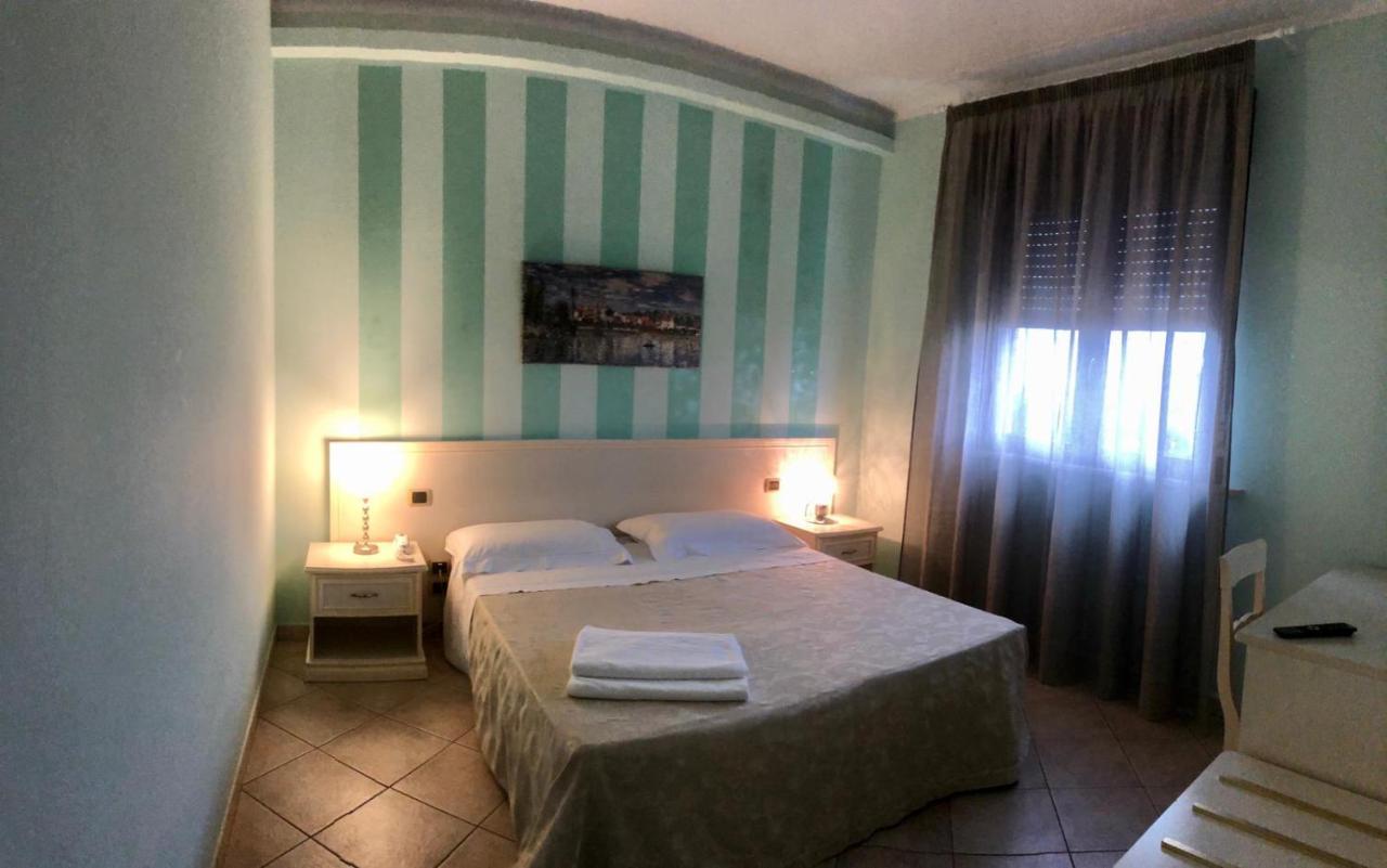 Pensione Degli Ulivi Porto SantʼElpidio Exteriör bild