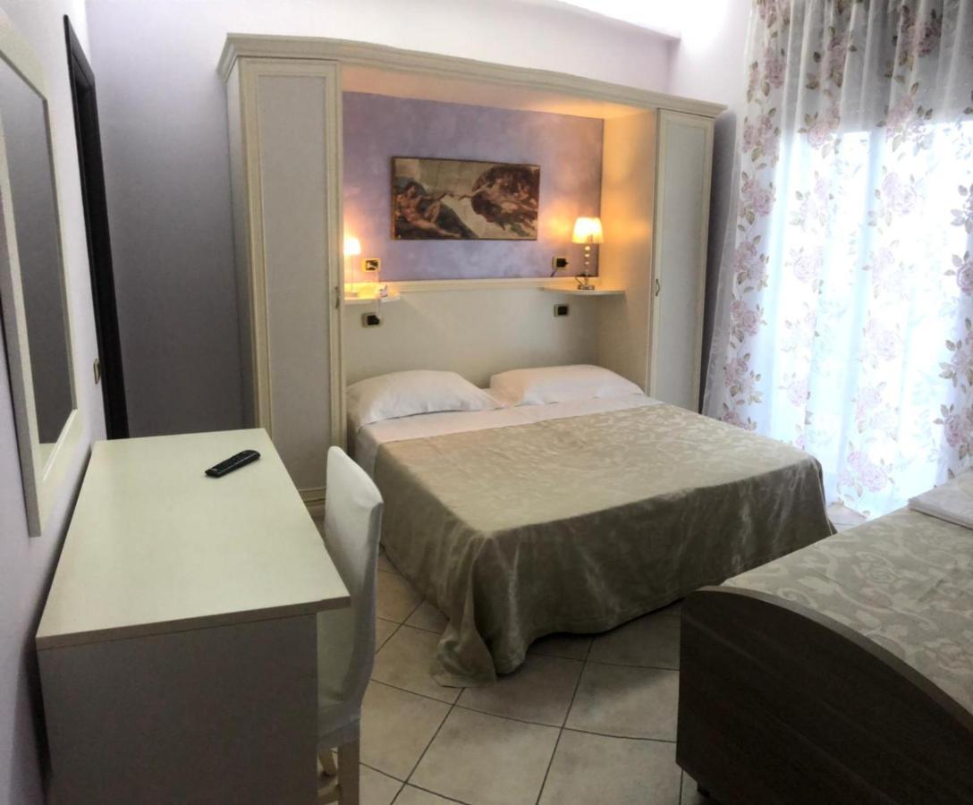 Pensione Degli Ulivi Porto SantʼElpidio Exteriör bild