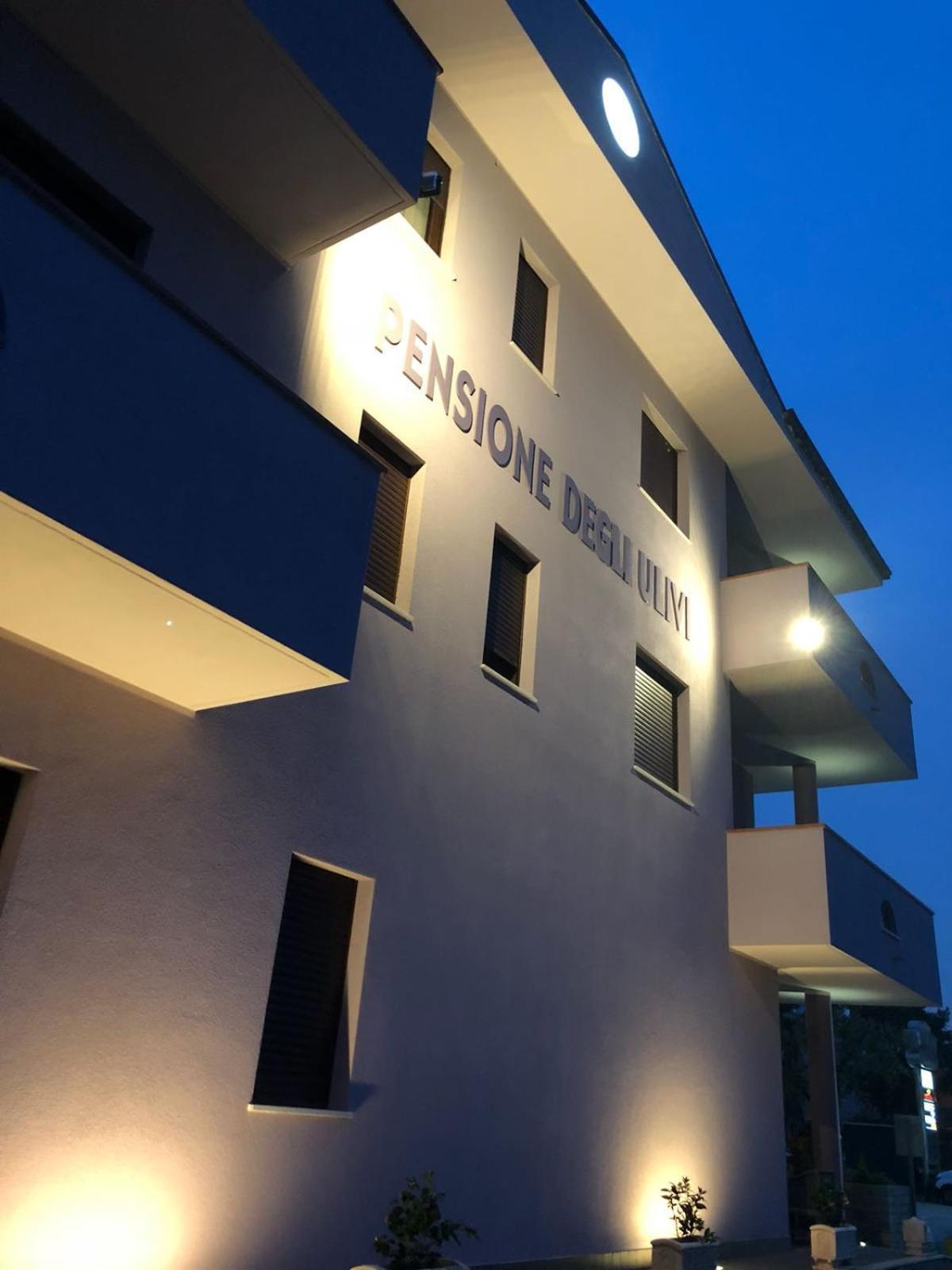 Pensione Degli Ulivi Porto SantʼElpidio Exteriör bild
