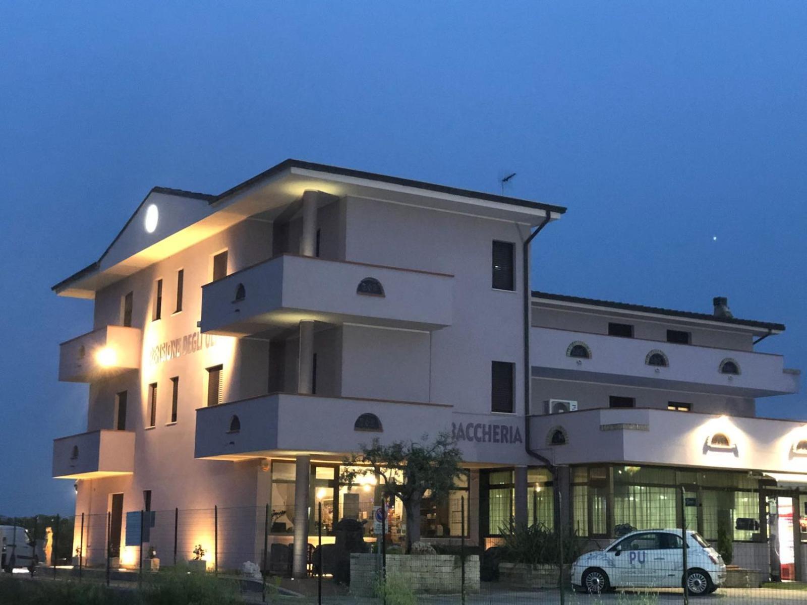 Pensione Degli Ulivi Porto SantʼElpidio Exteriör bild