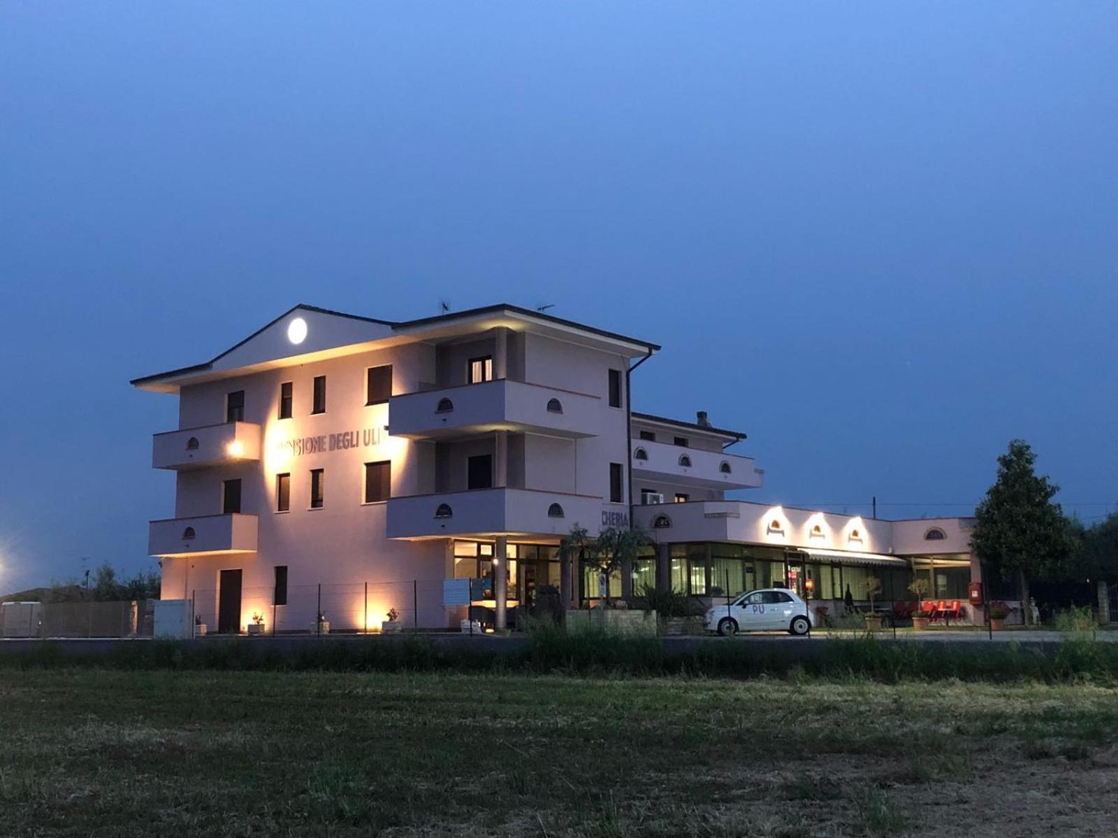 Pensione Degli Ulivi Porto SantʼElpidio Exteriör bild