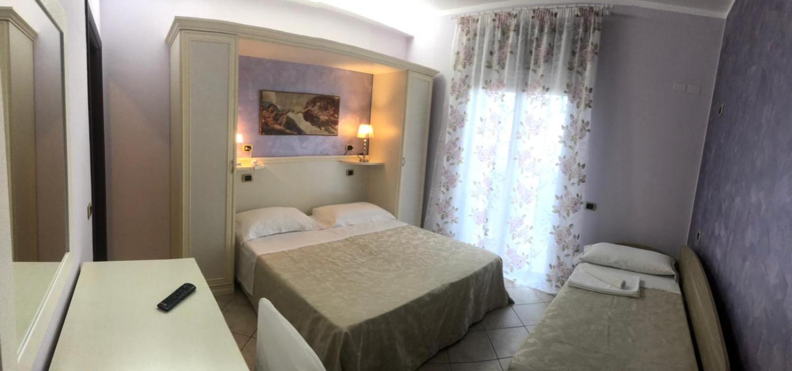 Pensione Degli Ulivi Porto SantʼElpidio Rum bild