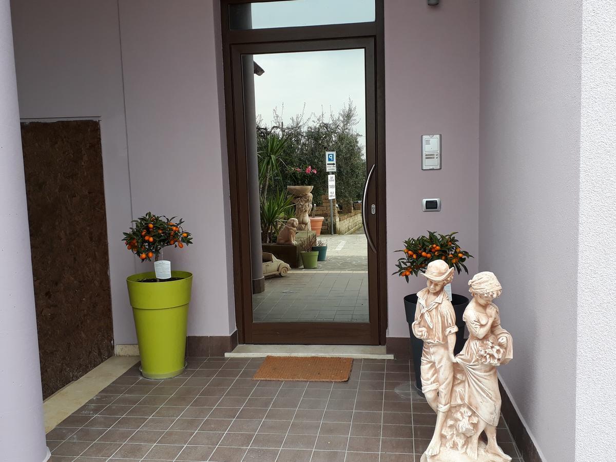 Pensione Degli Ulivi Porto SantʼElpidio Exteriör bild